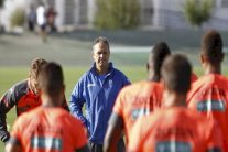 غرناطة يقيل مدربه يواكين كاباروس