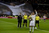 رونالدو يحتفل بالكرة الذهبية مع جماهير ريال مدريد