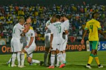 الجزائر والسنغال يأملان بالتأهل مبكرا إلى ربع النهائي