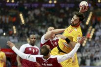 قطر تخسر بصعوبة أمام إسبانيا وتونس تقترب من التأهل