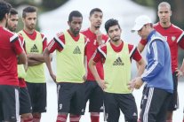 مدرب الإمارات يبحث عن الوفاء بتعهده أمام اليابان