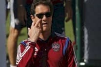 بلاتيني يدعو الاتحاد الروسي إلى سداد رواتب كابيلو