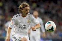 فان غال يضع مودريتش كأولوية في سوق الانتقالات الصيفية