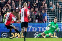 فيينورد روتردام يحتفظ بصدارة الدوري الهولندي