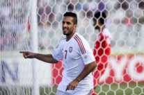 الإماراتي مبخوت يتوج بجائزة أفضل هداف في 