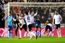 فالنسيا يهزم إشبيلية وبلباو يواصل نتائجه المخيبة