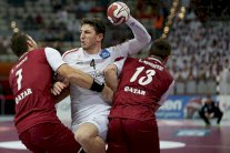 قطر تتخطى النمسا بصعوبة وإسبانيا تقصي تونس