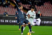 هيغواين يقود نابولي إلى الإنفراد بالمركز الثالث