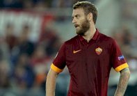 روما يتعرض لضربة قوية بإصابة نجمه دي روسي