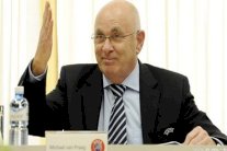 رئيس الاتحاد الهولندي يعلن ترشيحه لرئاسة الفيفا