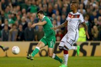 إيرلندا واسكتلندا تؤجلان تأهل ألمانيا وبولندا لليورو