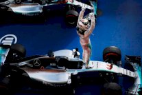 هاميلتون لتكرار الفوز في سوتشي وروزبرغ لتقليص الفارق