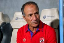 الأهلي يقيل مدربه فتحي مبروك ويعين