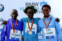 الكيني كيبشوغي يحرز المركز الأول في ماراتون برلين