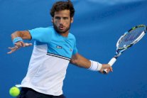 فيرر ولوبيز إلى ربع نهائي دورة كوالالمبور