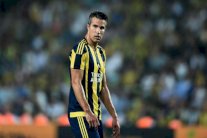 مبلغ مالي زهيد قد ينقل فان بيرسي من تركيا إلى برشلونة