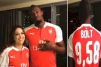 بولت يخسر رهان صديقته ويضطر لارتداء قميص أرسنال