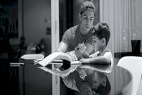 مشهد طريف يجمع بين رونالدو ونجله في فيلمه الجديد