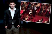 ميسي يتناسى مشاكله بالذهاب إلى السينما