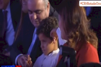 نجل رونالدو يُحرج والده بحركة غير أخلاقية من دون قصد