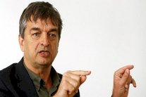 شامباني يخلط أوراق انتخابات رئاسة الفيفا