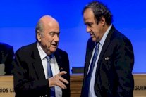 بلاتيني يعترف بأن لا وجود لعقد مكتوب