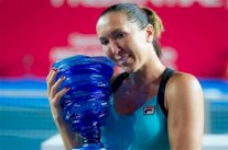 يانكوفيتش تثأر من كيربر وتتوج بلقب دورة هونغ كونغ