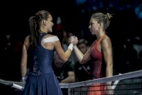 فوز ثالث لشارابوفا ورادفانسكا تلحق بها لنصف النهائي