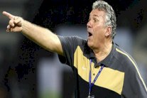 لازاروني يعود إلى تدريب قطر بعد فسخ عقد شينشل