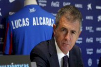 ليفانتي يقيل المدرب الكاراز بعد رباعية سوسييداد