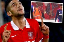 مغربي أراد تحية الجماهير بعد تسجيله هدفاً فسقط أرضا