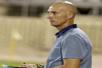 مدرب المنامة أول الضحايا في الدوري البحريني