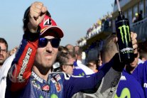 لورنزو بطلاً للمرة الثالثة وكنت يتوج بطلا لفئة موتو 3