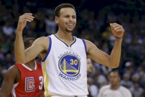 غولدن ستايت يحسم قمة الغربية مع كليبرز