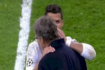 رونالدو يهمس في أذن بلان ويثير القلق في ريال مدريد