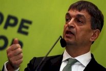 انتخابات فيفا: بيليه يؤيد شامباني