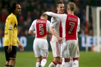 أياكس ينفرد بصدارة الدوري الهولندي وايندهوفن ثالثا