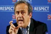 بلاتيني مذهول ب