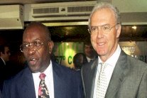 وارنر ينفي وجود أي اتفاق مع بكنباور بشأن مونديال 2006