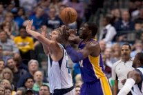 ليكرز يضع حداً لخمس هزائم متتالية في الـNBA