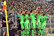 الأهلي يحسم دربي جدة ويواصل مطاردة الهلال