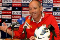 الاتحاد العُماني يقيل المدرب الفرنسي لوغوين