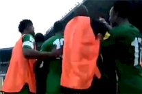 نيجيريا تتأهل بصعوبة إلى الدور الثالث