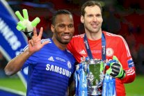 دروغبا يرشح عدو تشلسي اللدود للفوز بالدوري الإنكليزي