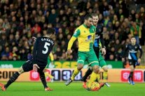 أرسنال يفرط بفرصة اللحاق بالصدارة وتشلسي يعود بنقطة