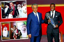 أحمد خليل ينال جائزة الترضية للكرة الإماراتية في 2015