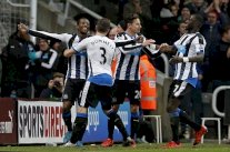 نيوكاسل يفاجىء ليفربول ويلحق به هزيمته الثانية بقيادة كلوب