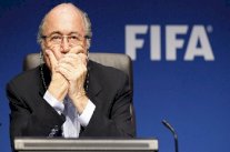 الاشتباه بتورط السويسري جوزيف بلاتر بفضيحة رشوة