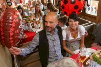 زوجة غوارديولا تفضل البقاء في ميونيخ على العيش بمانشستر