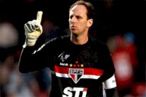 روجيريو سيني الحارس الهداف سيني يعلن اعتزاله اللعب